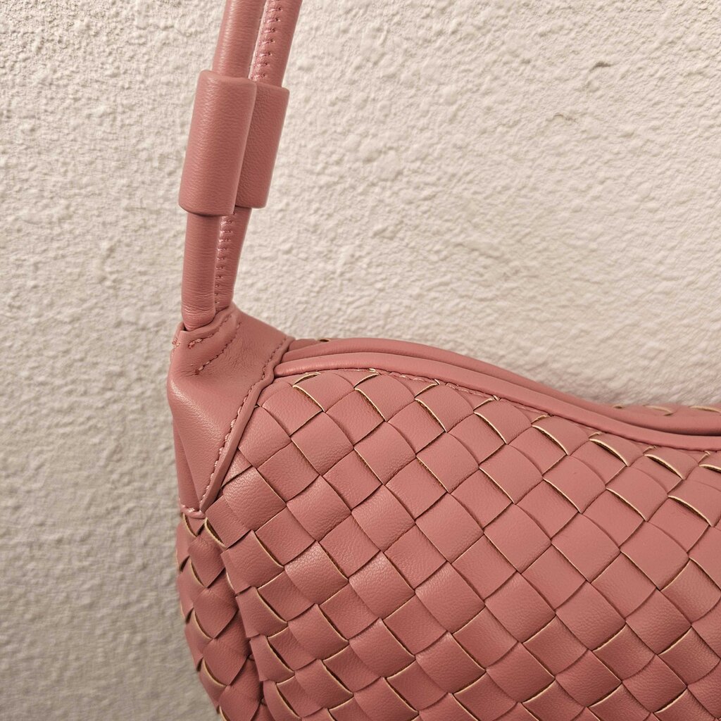 Woven vegan shoulder bag