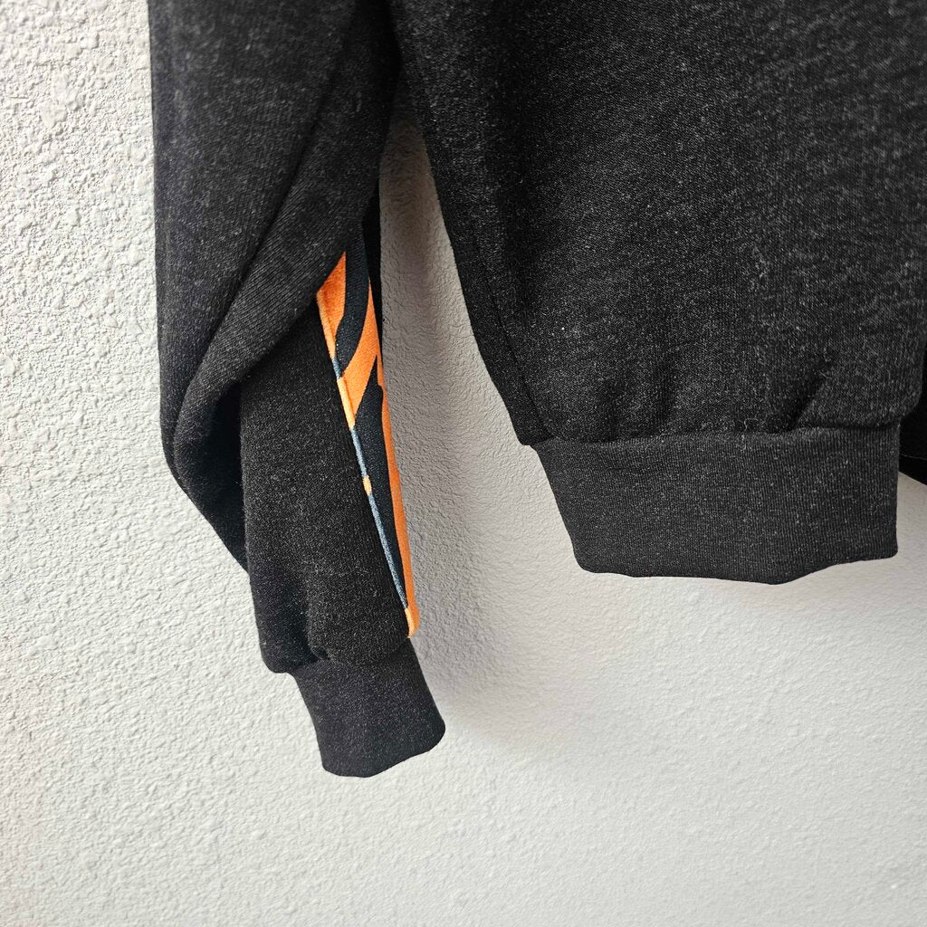 Crew neck tiger stripes on sleeve