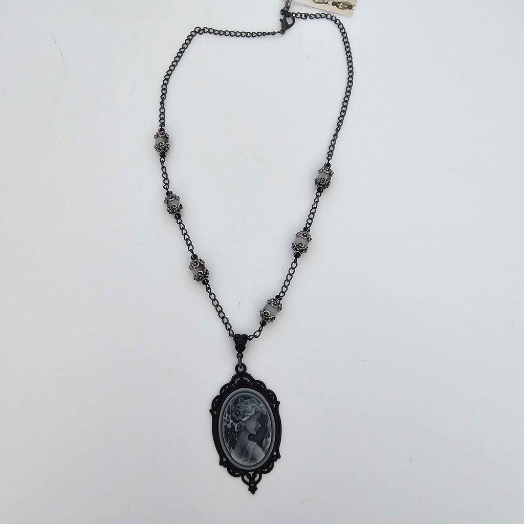 beaded cameo & earrings