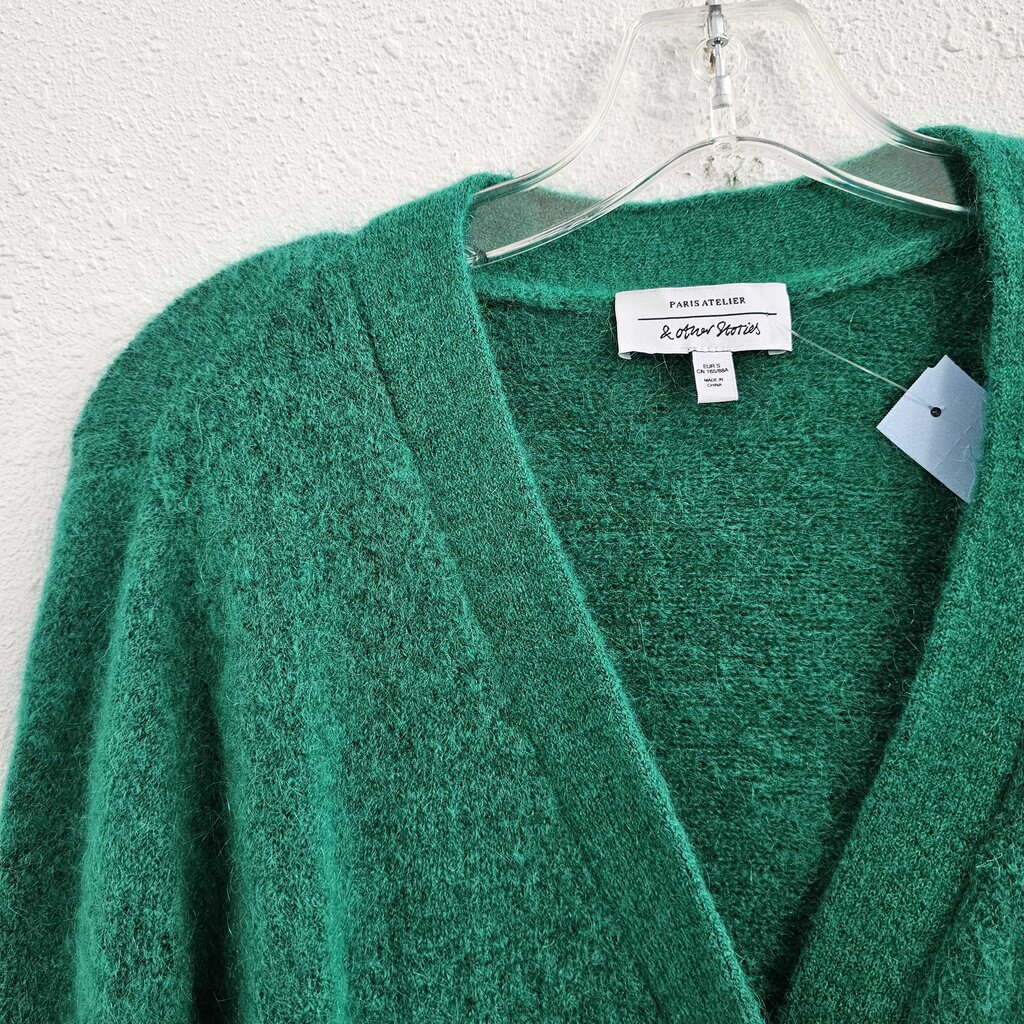 Cardigan with dolphin buttons