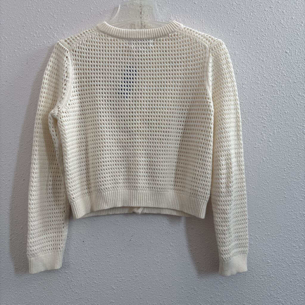 Button loose knit