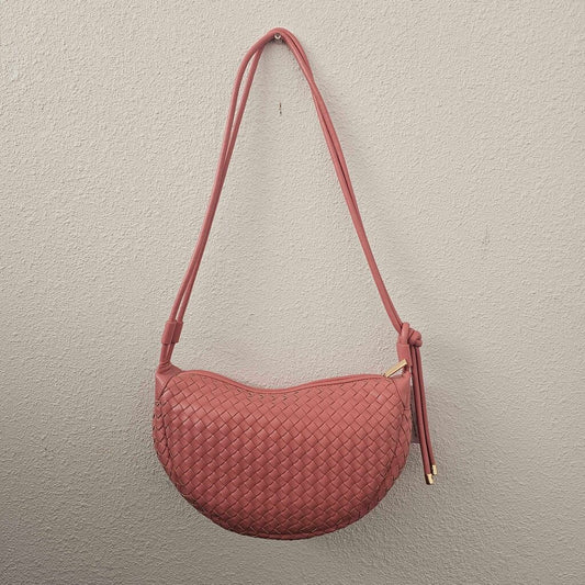 Woven vegan shoulder bag