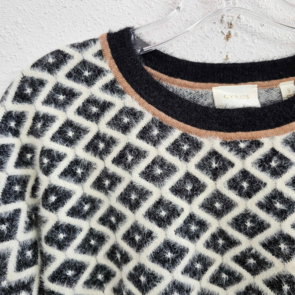LS Print fuzzy sweater