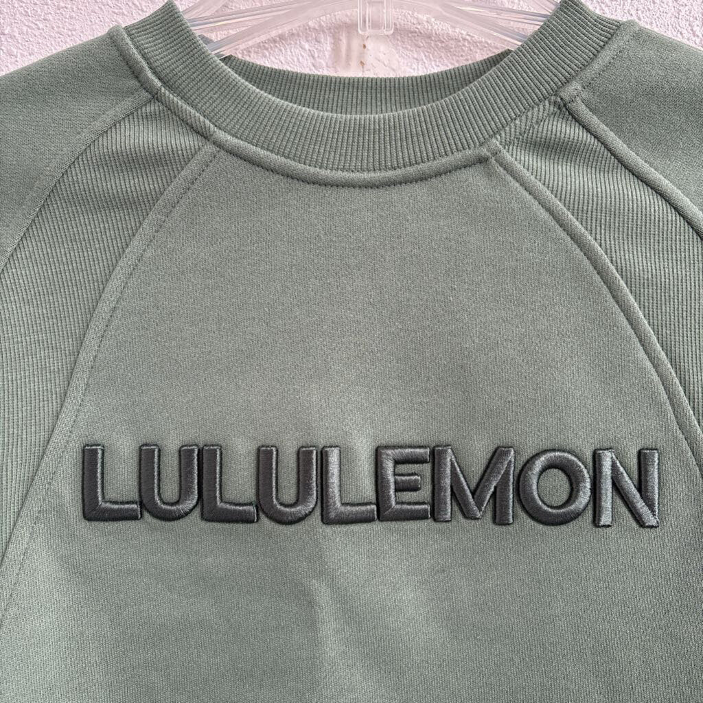 oversized logo crop