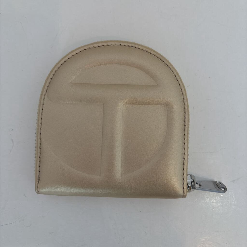 logo embossed design