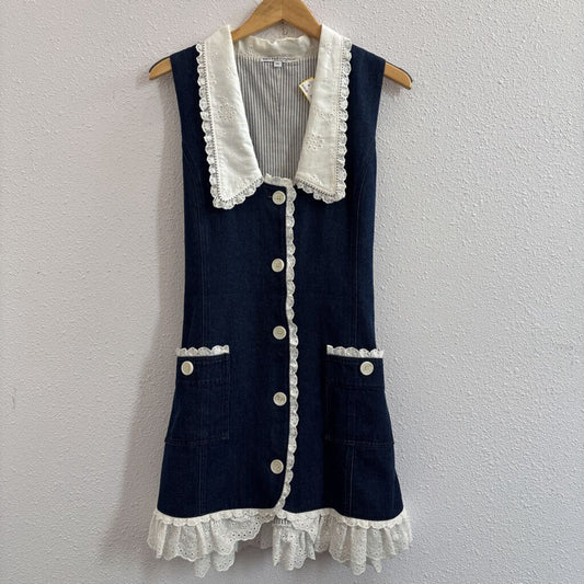 sleeveless eyelet collar