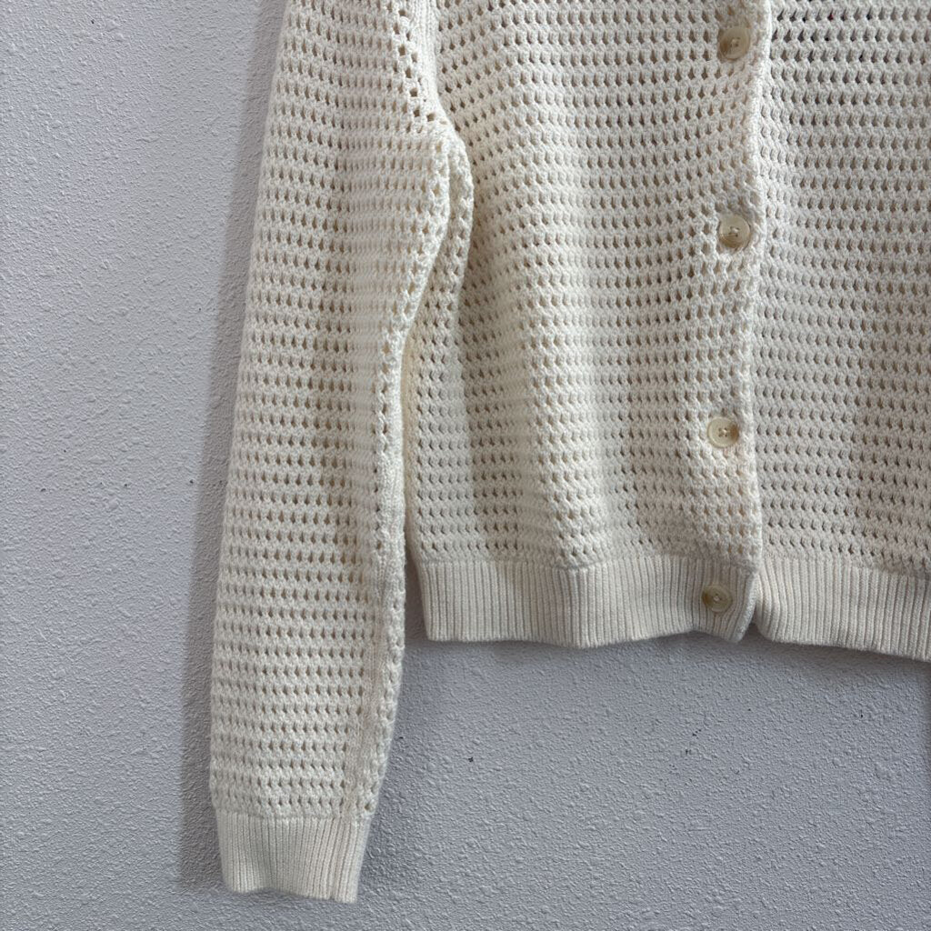 Button loose knit
