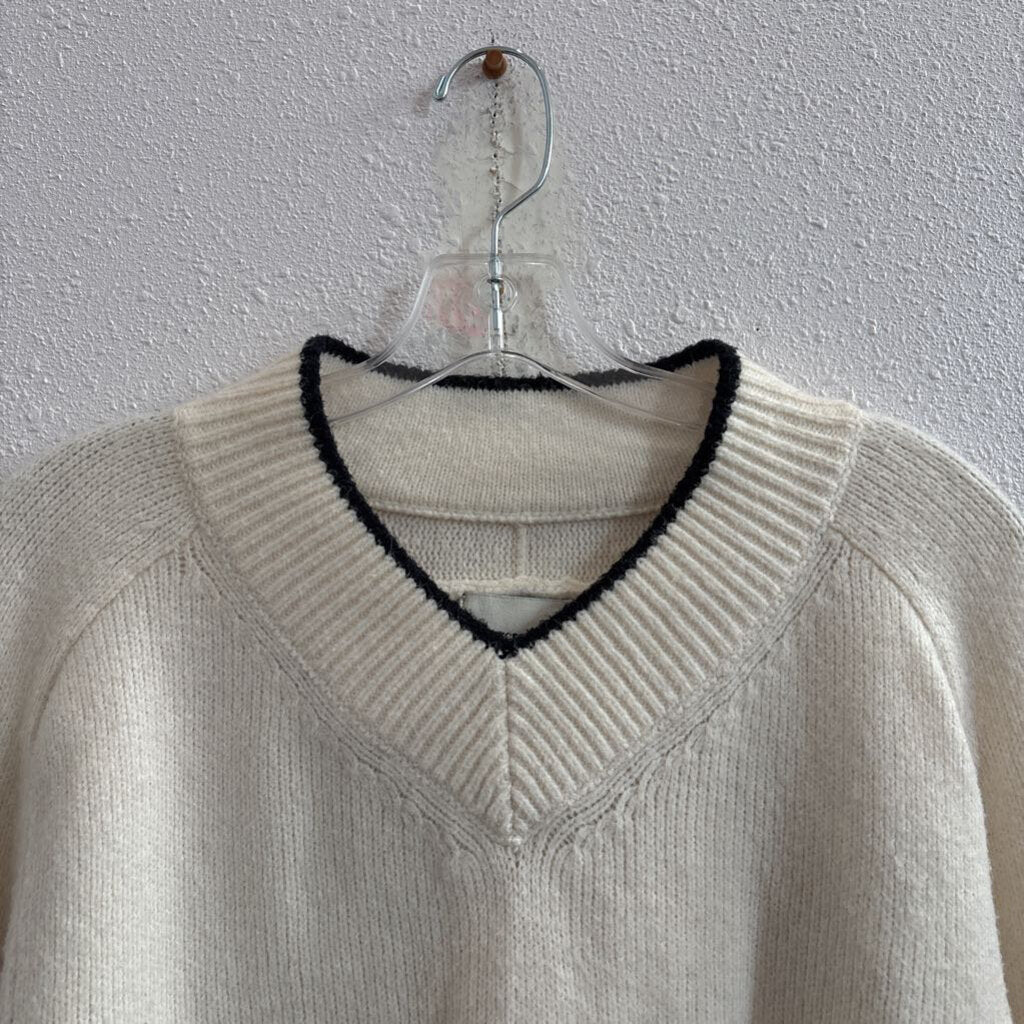 V Neck
